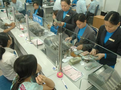 Thận trọng bơm vốn giá rẻ